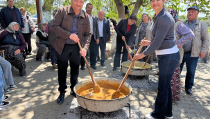 Geleneksel köy hayrına katıldı