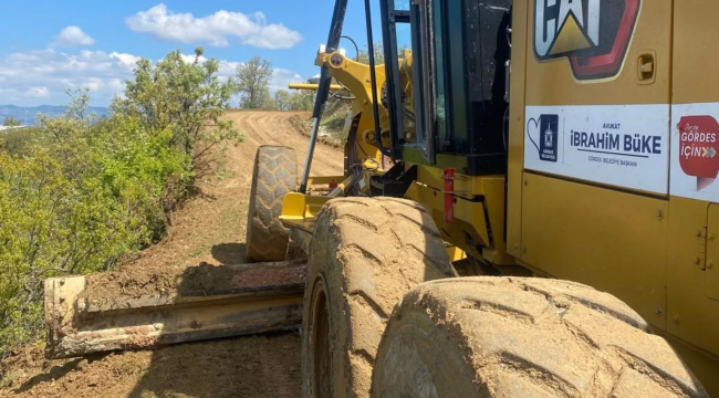 Gördes'te belediye 5 mahallede yolları onardı