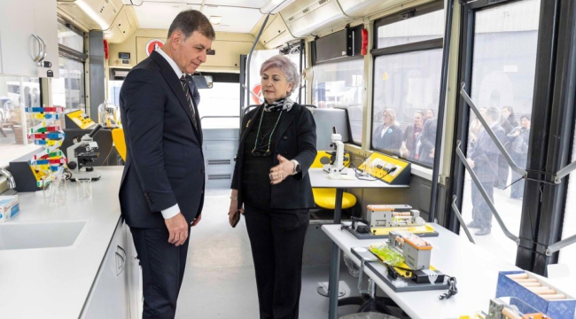 İzmir'den Adıyamanlı çocukların yararlanacağı bilim otobüsü yola çıktı