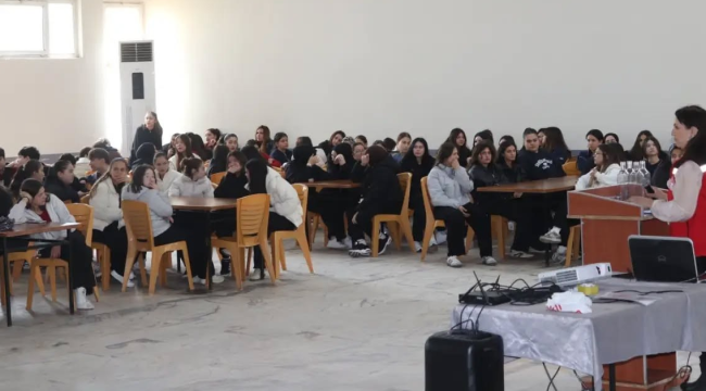 Katılımcılara gıdaya uygun kap ve ambalaj kullanımı anlatıldı