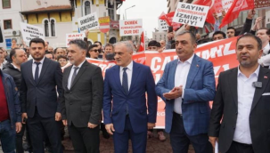 Kemeraltı esnafı, kepenk kapatıp yürüyüş düzenledi