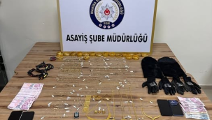 Kuyumcuyu soyanlar çaldıkları altınlarla yakalandı
