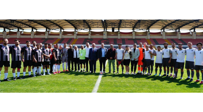 Maç başkan Dutlulu'nun vuruyuşu ile başladı