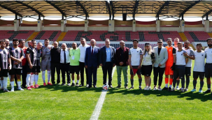 Maç başkan Dutlulu'nun vuruyuşu ile başladı