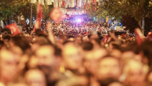 Manisalılar sel oldu aktı! Muhteşem fener alayı