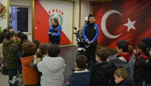 Minik öğrenciler birimleri gezdi