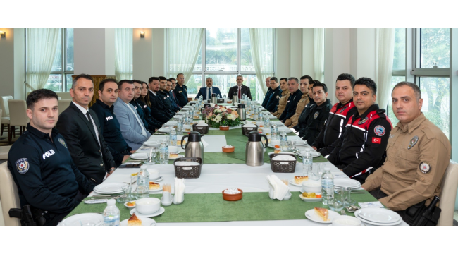 Örnek davranışlar sergileyen polisler ayın personeli seçildi