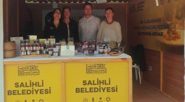 Salihli kadınların el emeği de görücüye çıktı