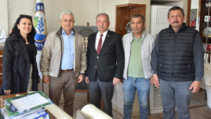 Salihli muhtarlar derneği yönetimi başkan Nurlu'yu ziyaret etti