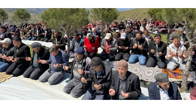 Sarıgöl Kızılçukur mahalle halkı yağmur duasına çıktı
