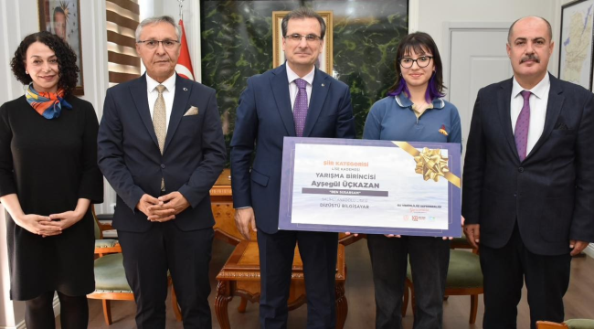  1.215 eserin katıldığı şiir yarışmasında birinci oldu