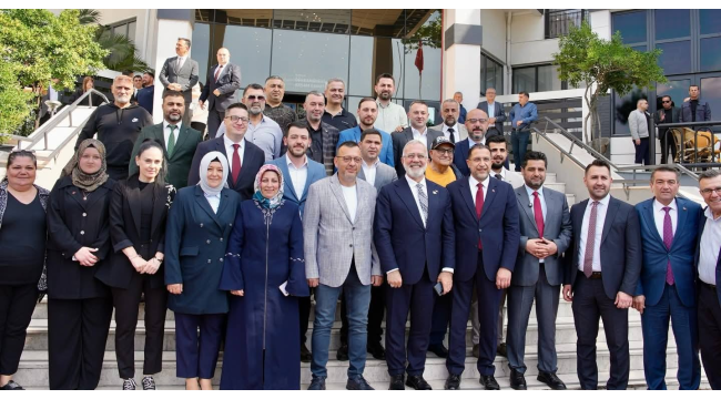 AKP'liler geçmişe vefa,geleceğe selam buluşmasında bir araya geldi