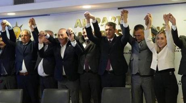 Antalya'da 5 meclis üyesi AKP'ye katıldı