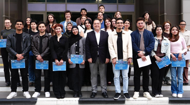 Başkan Dutlulu Mesir festivalinde yabancıların ağırlanmasında gönüllü görev alan öğrencilerle buluştu