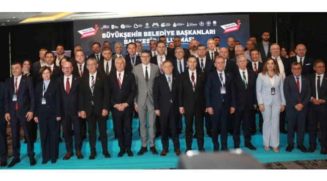 CHP'li büyükşehir belediye başkanları Balıkesir'de toplandı
