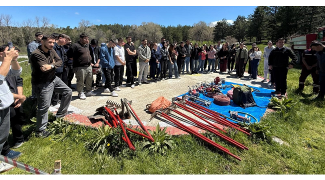 Demirci'de üniversite öğrencilerine uygulamalı orman yangın eğitimi