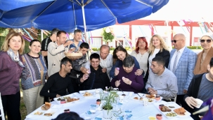 Engelsiz yaşam merkezi'nde eğitim gören özel gereksinimli öğrenciler unutulmadı