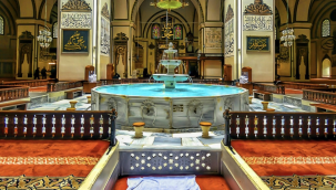 Halılar camiye serildi