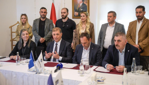 İzmir'de işçilere çiftte bayram