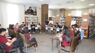  Kütüphanede münazara var yarışmasında fikirler yarıştı