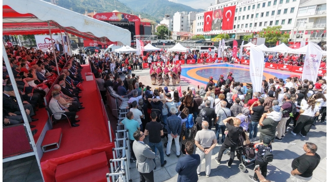 Manisa'da 19 mayıs gösterileri renkli görüntülere sahne oldu
