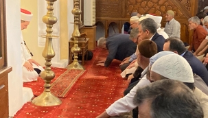 Özgür Özel Bayram namazını Hatuniye'de kıldı.