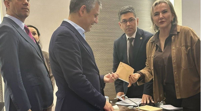 Özgür Özel CHP'nin Grup Başkanı oldu