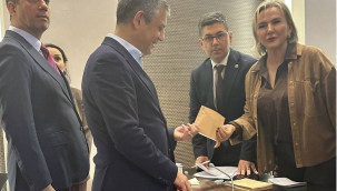Özgür Özel CHP'nin Grup Başkanı oldu