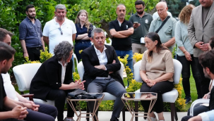 Özgür Özel Mustafa Günay'ın ailesini ziyaret etti