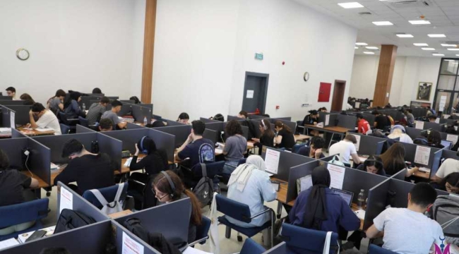 Şehzadeler belediyesi gençlik evi kütüphanesine öğrenci ilgisi
