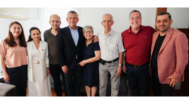  Şükran Özel'in anneler gününü kutladılar