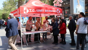 Tesislerinde üretti vatandaşlara ücretsiz mantar dağıttı