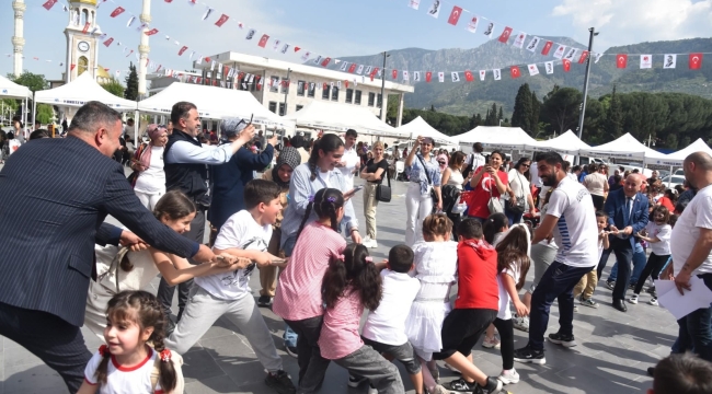 Yunusemre belediyesi100.yıl meydanında 19 mayıs söleni
