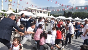 Yunusemre belediyesi100.yıl meydanında 19 mayıs söleni