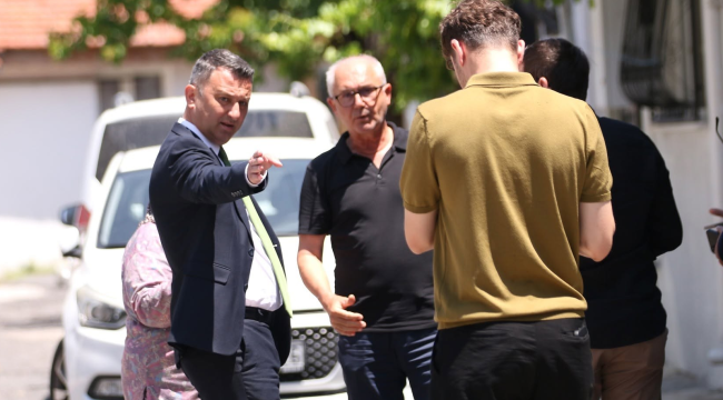 Akhisar'da bir mahalle 50 yıl sonra asfaltlandı