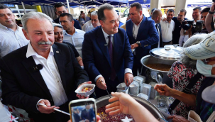 Başkanlar aşure dağıttı
