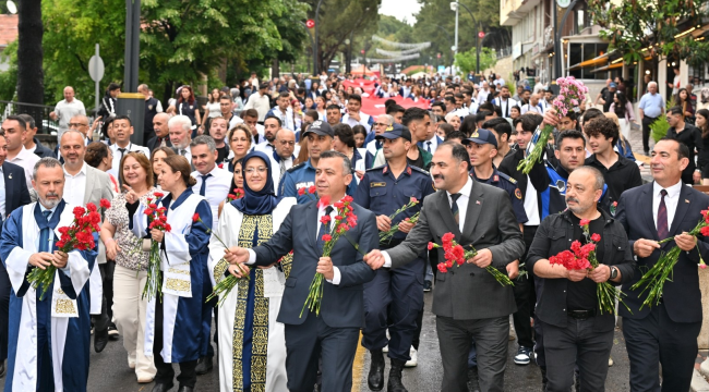 Demirci'de mezuniyet coşkusu yaşandı