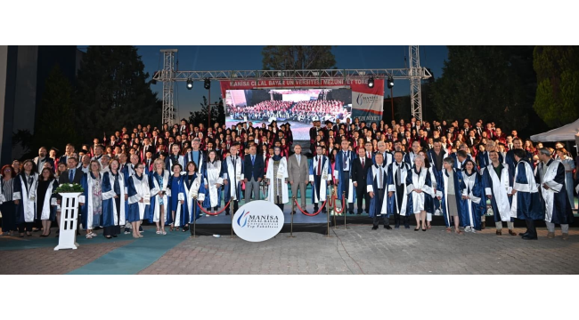 Genç doktorların muhteşem mezuniyet töreni