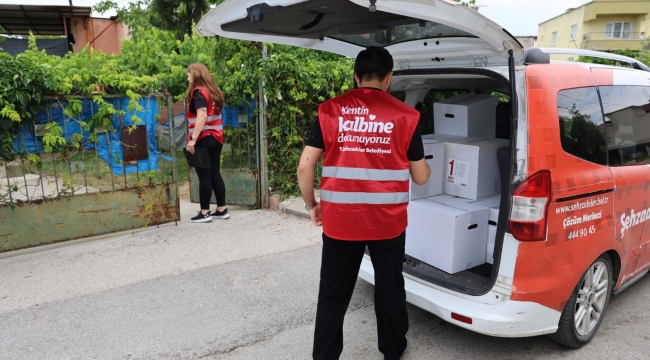 Gıda kolileri, belirlenen ihtiyaç sahiplerinin evlerine ulaştırılıyor