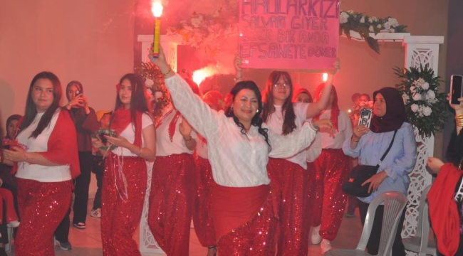 Halılar mahallesinde ilk kez düzenlenen şalvar gecesinde yer yerinden oynadı