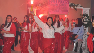 Halılar mahallesinde ilk kez düzenlenen şalvar gecesinde yer yerinden oynadı