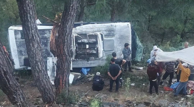 İşcileri taşıyan minibüs uçuruma yuvarlandı.16 yaralı