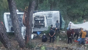 İşcileri taşıyan minibüs uçuruma yuvarlandı.16 yaralı