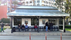 İzmir'de kentin tarhini yansıtan otobüs duraklarının yapımına başlandı
