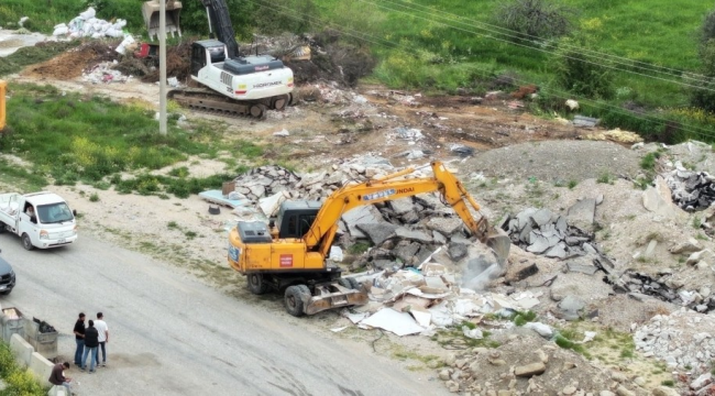 Kaçak dökülen molozlar temizlendi dökenlere cezai işlem uygulandı