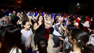 Kadınlar şalvar gecesinde döktürdü