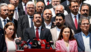 Kurultay için imzalar teslim edildi