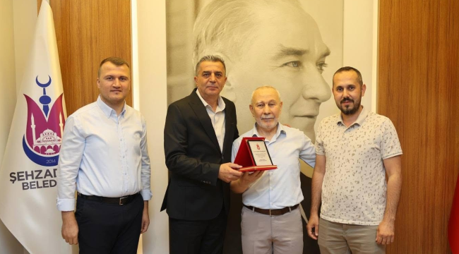Şehzadeler belediyesinde 41 bin çiftin nikahını kıyan Başkurt,emekli oldu