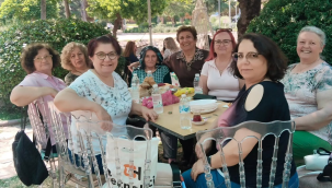 Siyasetten kopmadılar CHP için ev ev geziyorlar