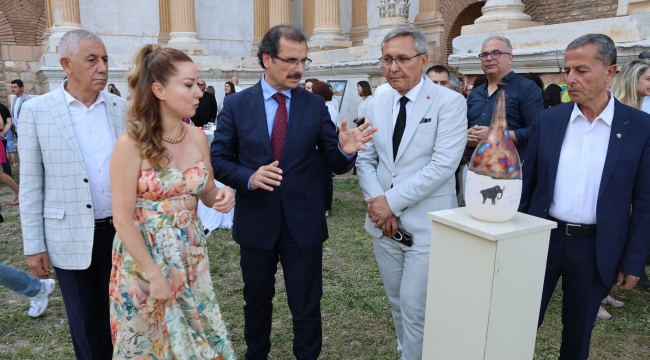 "Tarihin izleri sanat ile buluşuyor" karma sergi açıldı